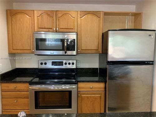 apt-224-8180 Geneva Ct, Doral, FL, 33166-4655 | Card Image