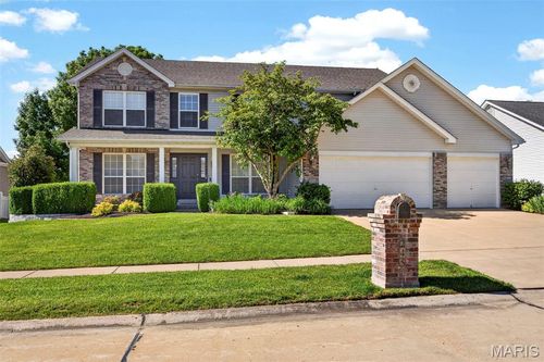 245 Strathmoor Way, O Fallon, MO, 63368-7229 | Card Image