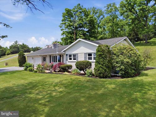 11141 Lincoln Way W, FORT LOUDON, PA, 17224-9735 | Card Image