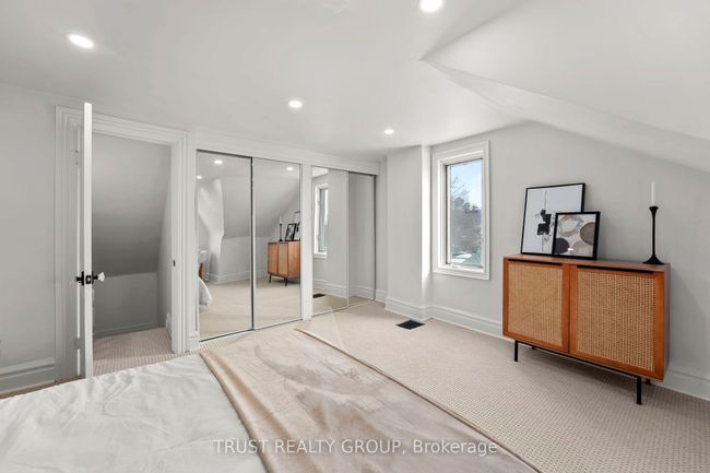 121 Palmerston Ave, House attached with 4 bedrooms, 3 bathrooms and null parking in Toronto ON | Image 15