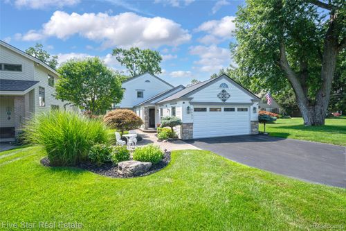 8931 Edgewood Park Dr, Commerce Township, MI, 48382-4445 | Card Image