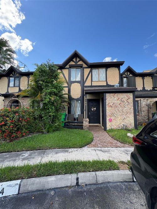 9204 Nw 49th Pl, Sunrise, FL, 33351-5258 | Card Image