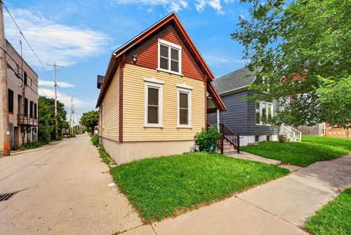 216 W Center Street, Milwaukee, WI, 53212 | Card Image