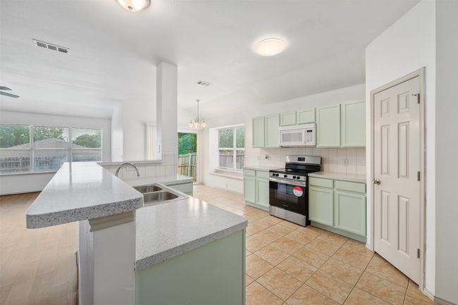 8424 Horse Whisper Ln, House other with 3 bedrooms, 2 bathrooms and null parking in Fort Worth TX | Image 9