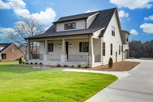 924 Hafner Rd, Charlotte, TN, 37036-6252 | Card Image