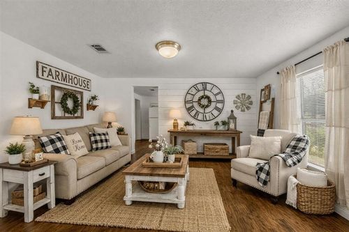 325 N Blake St, Lake Charles, LA, 70601-2405 | Card Image