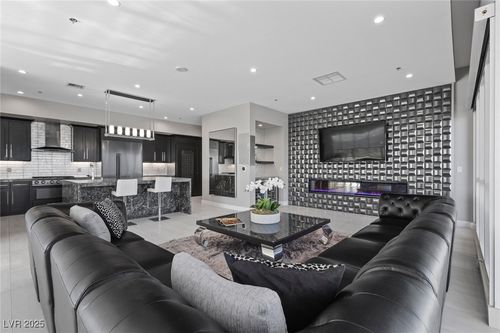 unit-3300-4575 Dean Martin Dr, Las Vegas, NV, 89103-8214 | Card Image