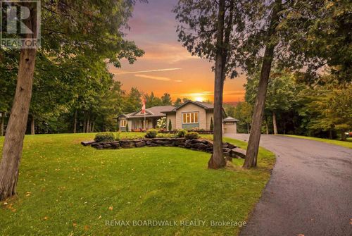 330 Megan Dr, Carleton Place, ON, K7C0T4 | Card Image