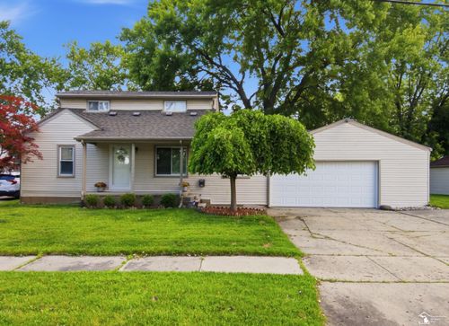 26427 Beaconsfield St, Roseville, MI, 48066-3525 | Card Image