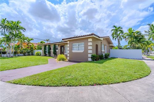 990 W 56th St, Hialeah, FL, 33012-2342 | Card Image