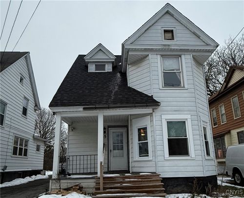 945 Oak St, Syracuse, NY, 13203-1205 | Card Image
