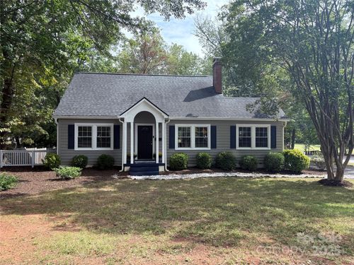 748 4th Street Dr Nw, Hickory, NC, 28601-3672 | Card Image