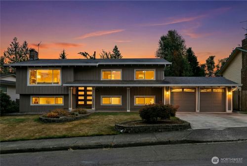 12563 Se 71st St, Newcastle, WA, 98056-1327 | Card Image