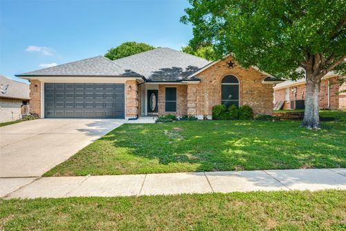 816 Willow Court, Saginaw, TX, 76179 | Card Image