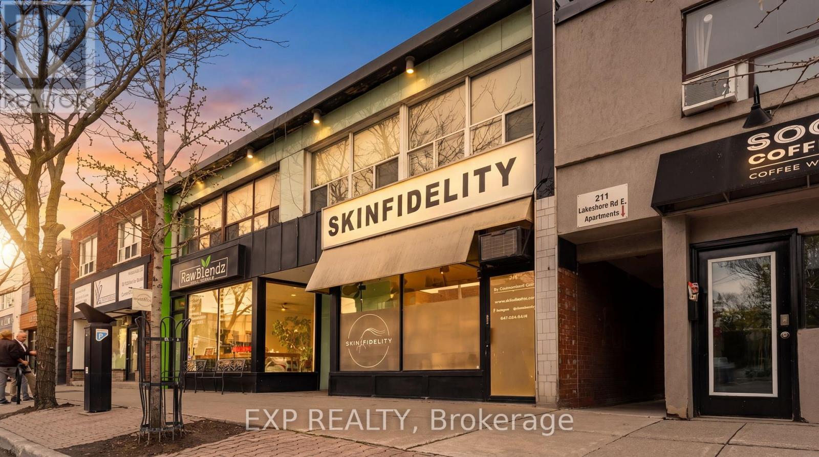 Commercial Lease in Mississauga (Port Credit) 2