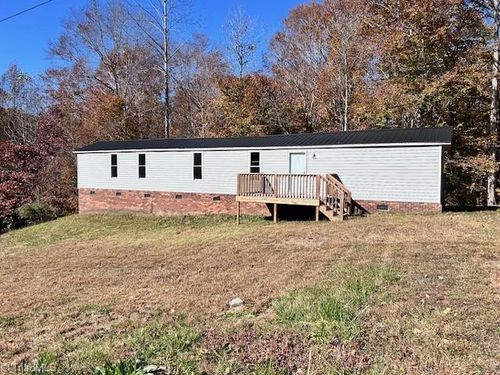 4872 Oak Branch Ln, Walkertown, NC, 27051-9562 | Card Image