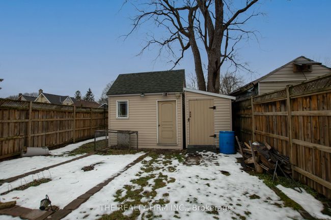666 Lorne Ave, Home with 5 bedrooms, 3 bathrooms and 1 parking in London ON | Image 36