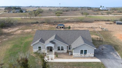 105 Hidden Hvn, Floresville, TX, 78114-0060 | Card Image