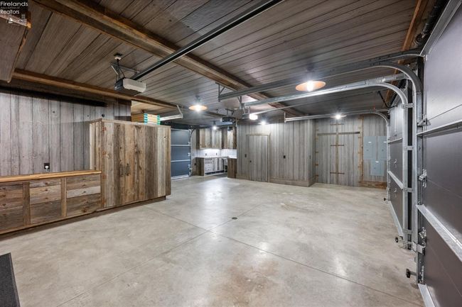 4917 E Cliff Rd, House other with 3 bedrooms, 5 bathrooms and 2 parking in Port Clinton OH | Image 78