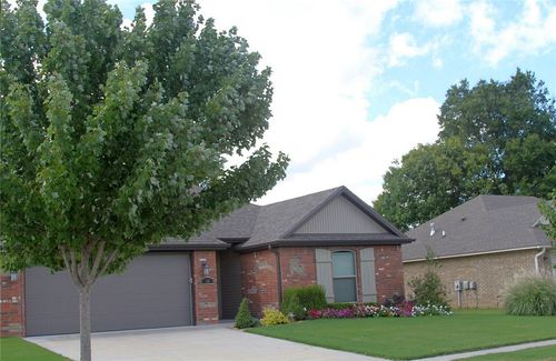 1417 S Blue Willow Ave, Fayetteville, AR, 72701-8234 | Card Image