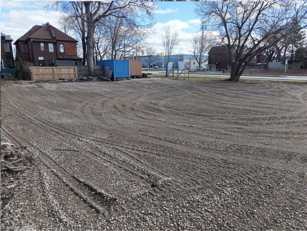 Commercial Lease in Hamilton 4