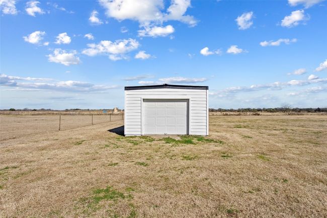 1115 Private Road 8022, House other with 3 bedrooms, 2 bathrooms and 2 parking in Lincoln TX | Image 40