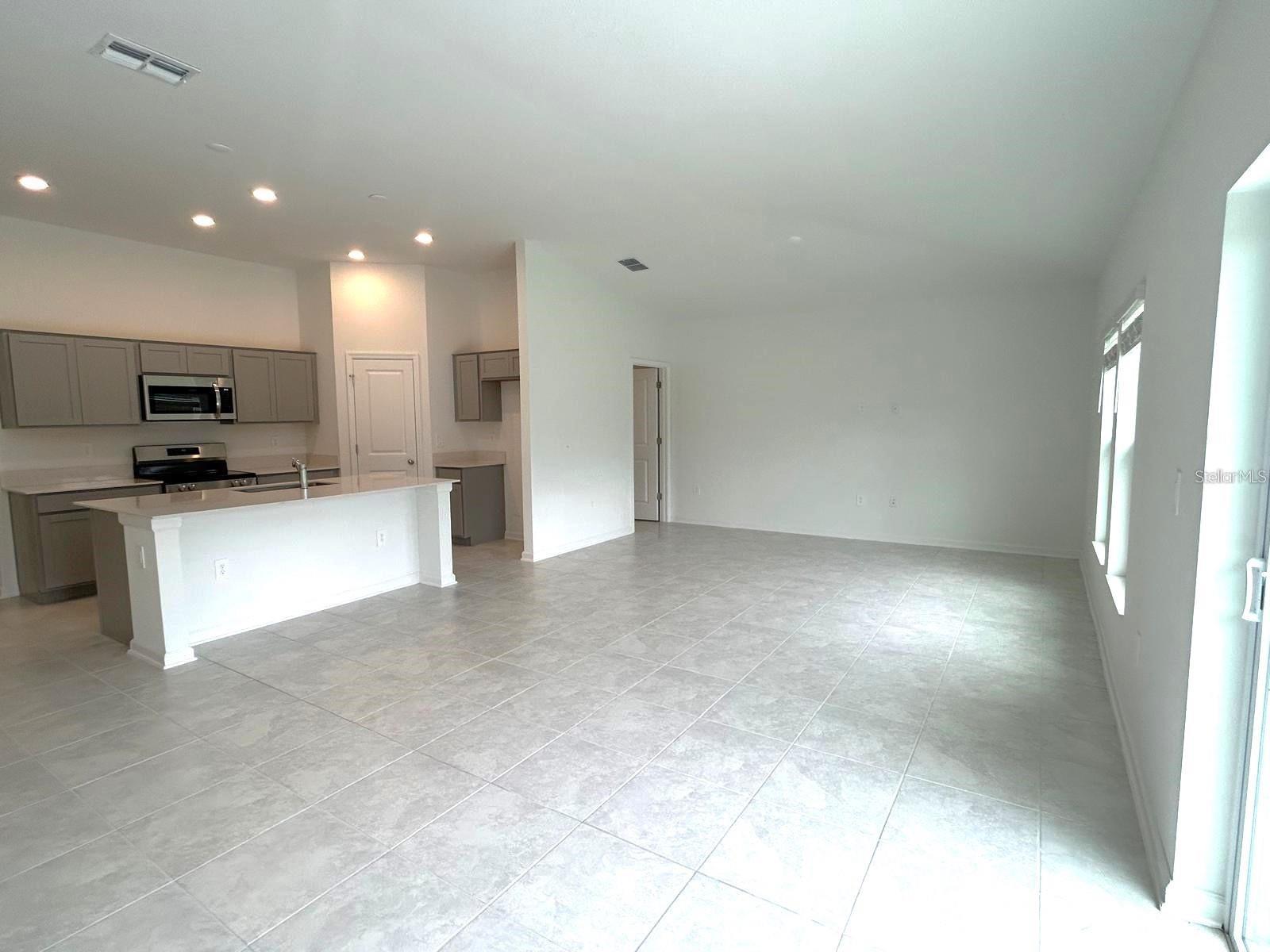Residential Lease in WINTER HAVEN 2