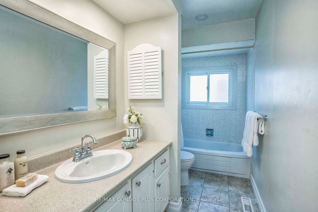 1681 Medallion Crt, House other with 5 bedrooms, 3 bathrooms and 4 parking in Mississauga ON | Image 25