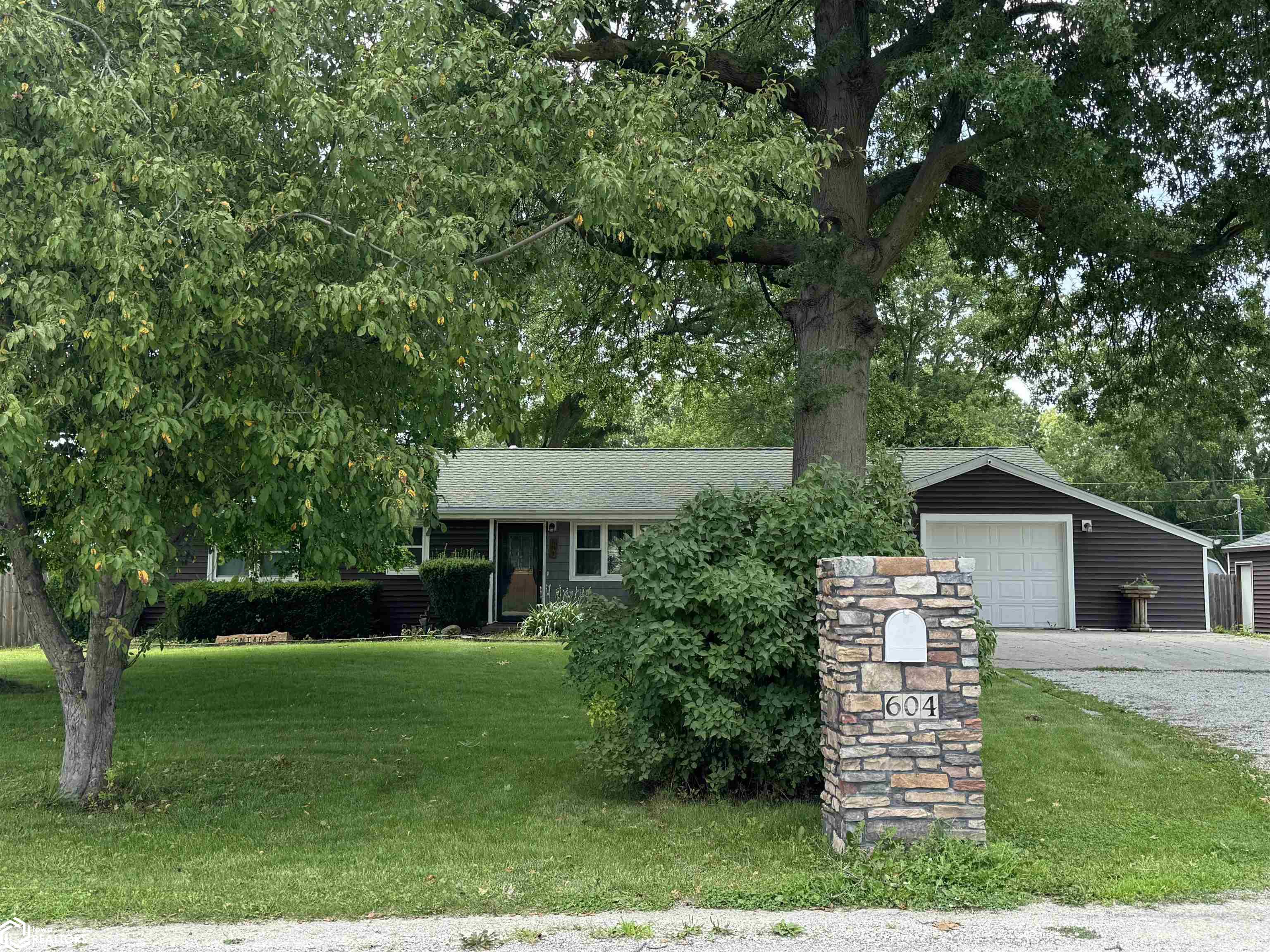 Grand Ave, Creston, IA 50801