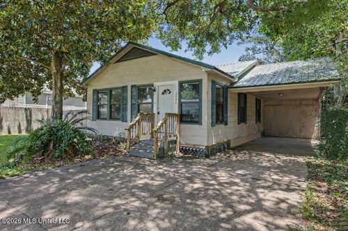 2406 8th St, Pascagoula, MS, 39567-5737 | Card Image