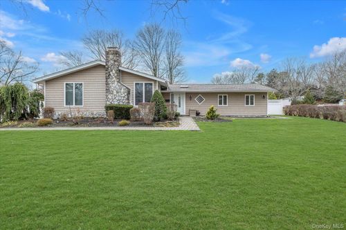 9 Lauren Ave, Dix Hills, NY, 11746-6631 | Card Image