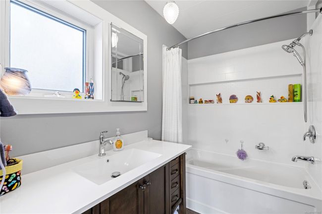 Main 4 pc Bathroom | Image 20