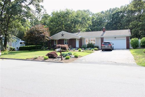 25 Beechnut Dr, Johnston, RI, 02919-3082 | Card Image