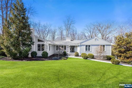19 Ivy Place, Upper Saddle River, NJ, 07458 | Card Image