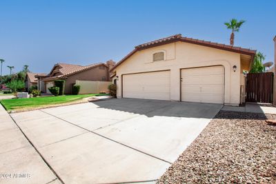 1449 W Islandia Drive, House other with 3 bedrooms, 2 bathrooms and null parking in Gilbert AZ | Image 2