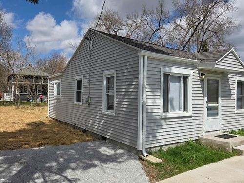 2205 E Whittemore Avenue, Burton, MI, 48529 | Card Image