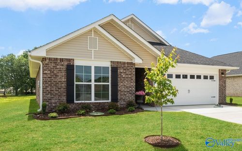 110 Sidney Ruth Dr, New Market, AL, 35761-7300 | Card Image
