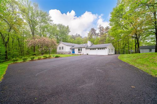 207 Freetown Hwy, Wallkill, NY, 12589-4238 | Card Image