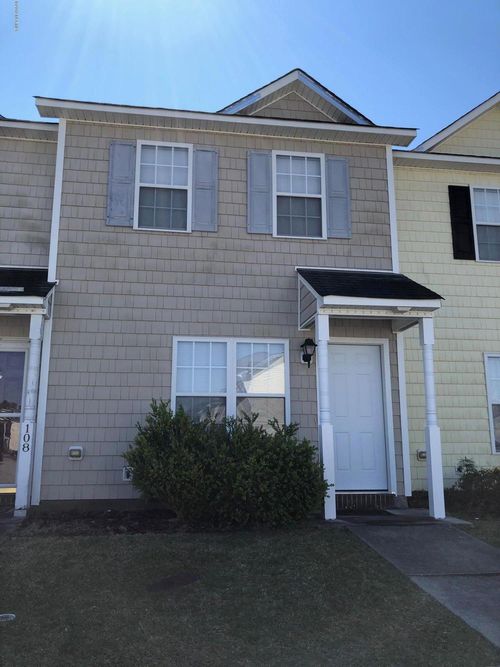 106 Streamwood Dr, Jacksonville, NC, 28546-8354 | Card Image