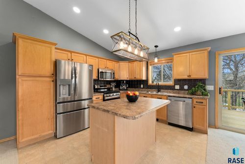 7501 S Peregrine Pl, Sioux Falls, SD, 57108-5925 | Card Image