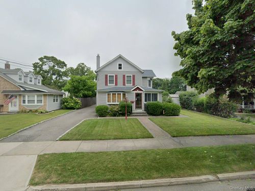 2nd-floor-61 Cedar Ave, Patchogue, NY, 11772-3508 | Card Image