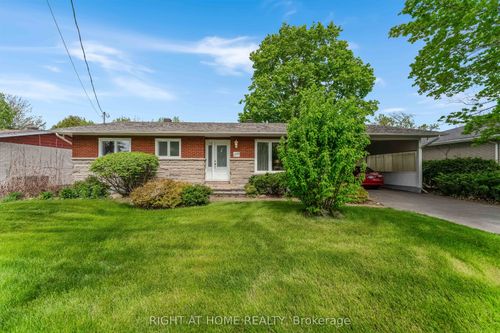 1770 Chene St, Rockland, ON, K4K1C2 | Card Image