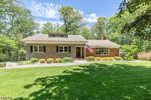 18 Stiles Rd, Warren, NJ, 07059-5413 | Card Image