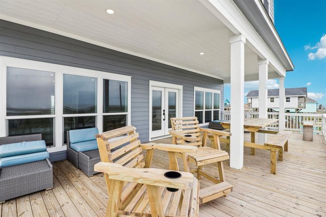 Front upper deck | Image 30