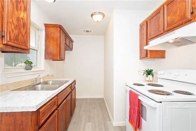 A - 1802 16 Th St, Home with 3 bedrooms, 1 bathrooms and 2 parking in Corpus Christi TX | Image 7