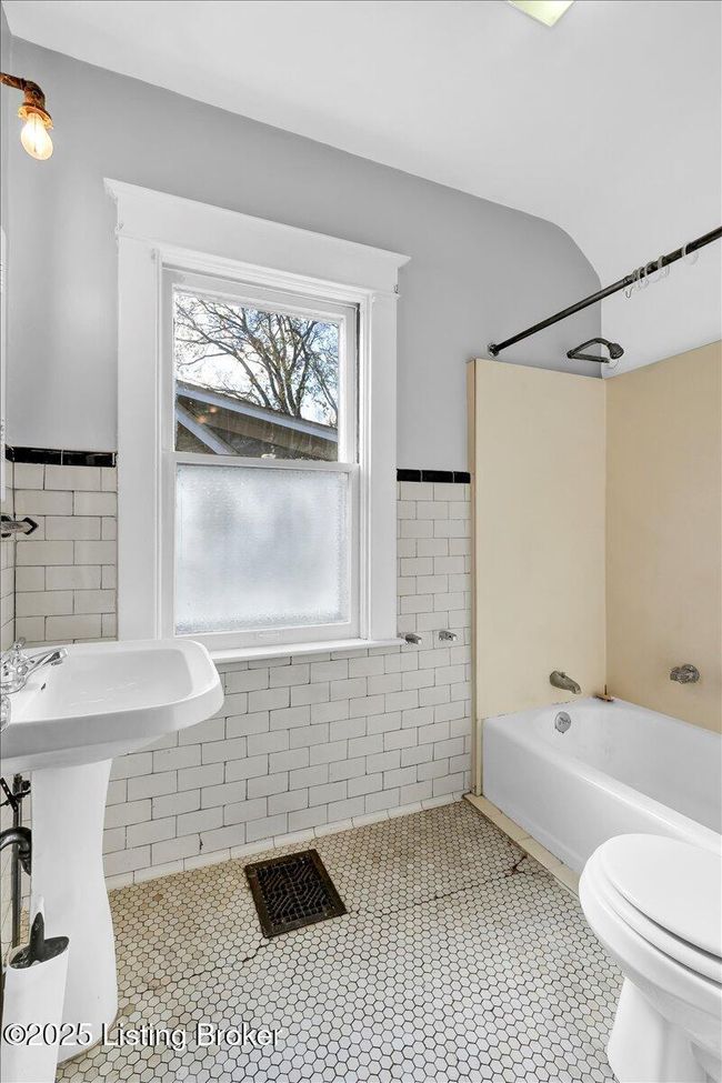 2059 Alta Ave, House other with 4 bedrooms, 3 bathrooms and null parking in LOUISVILLE KY | Image 49