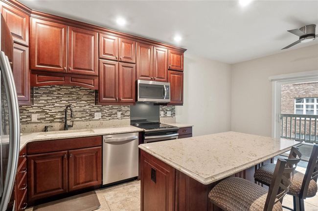 APT-3C - 505 N And South Rd, Condo with 3 bedrooms, 3 bathrooms and 2 parking in University City MO | Image 10