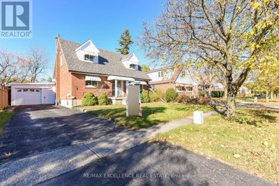 38 Mccaul St, House other with 3 bedrooms, 2 bathrooms and 4 parking in Brampton ON | Image 3