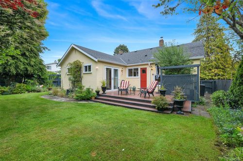 868 Hampshire Rd, Victoria, BC, V8S4S5 | Card Image