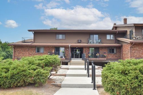 4-3935 S 84th Street, Greenfield, WI, 53228 | Card Image
